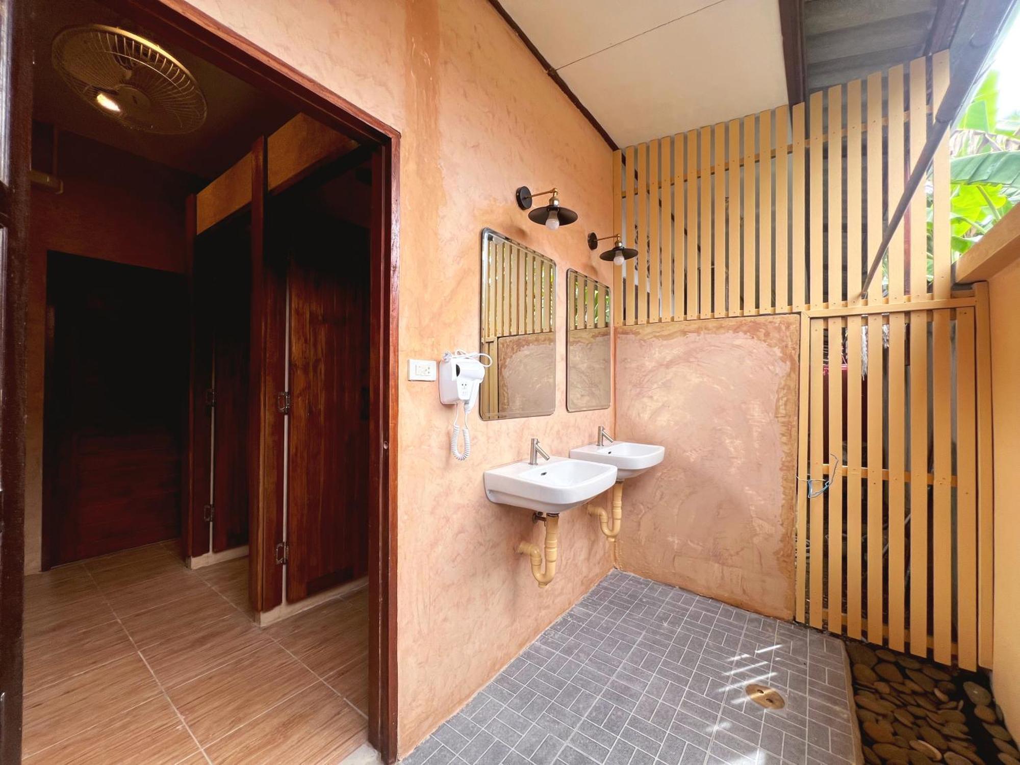 Sierra Hostel Nai Yang Экстерьер фото
